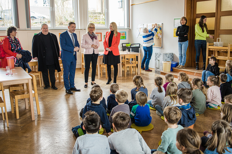 Besuch der Grundschule Hafenlohr mit Sozialministerin Ulrike Scharf und Kultusstaatssekretärin Anna Stolz