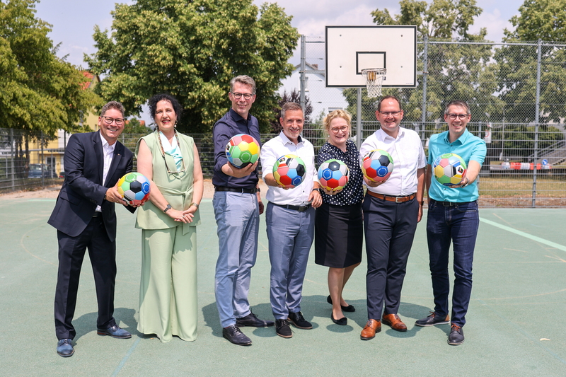 Eröffnung des Lese-Kicks an der Grundschule Karlstadt mit Staatsminister Markus Blume