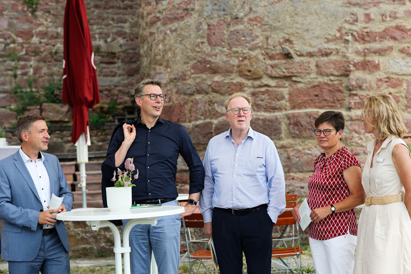 Besuch der Spielstätte der Scherenburgfestspiele in Gemünden mit Staatsminister Markus Blume