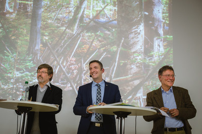 Diskussion um einen möglichen Nationalparkmim Spessart mit Karl-Friedrich Sinner (links) und Eberhard Sinner in Lohr