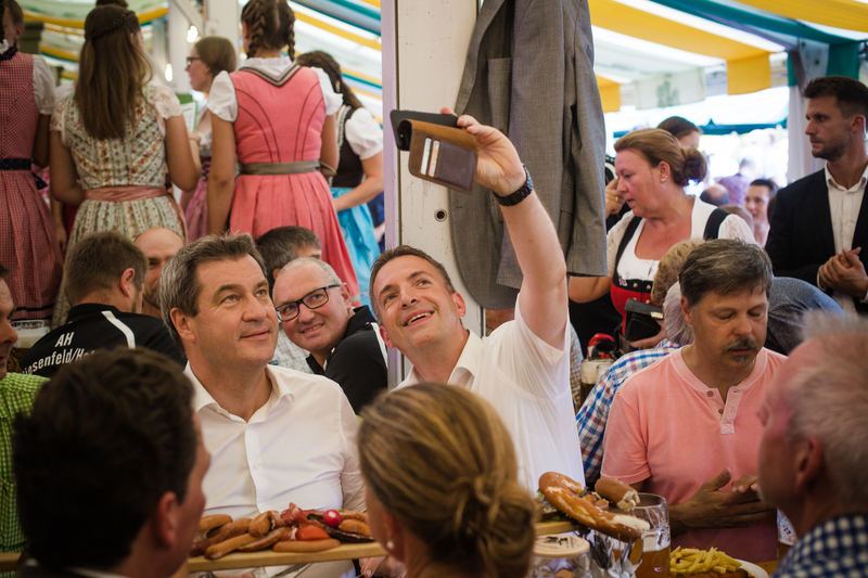 Ministerpräsident im Festzelt auf der Spessartfestwoche in Lohr